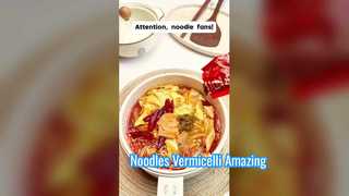 Instant noodles with vermicelli, cooking together