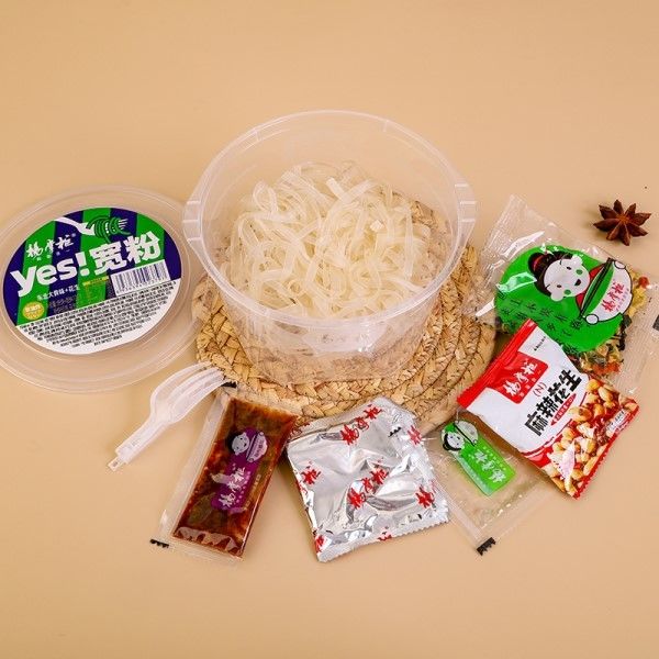 Boiling Water 5 Mins Wide Flat Vermicelli Instant Noodles With Peanuts And Wide Vermicelli
