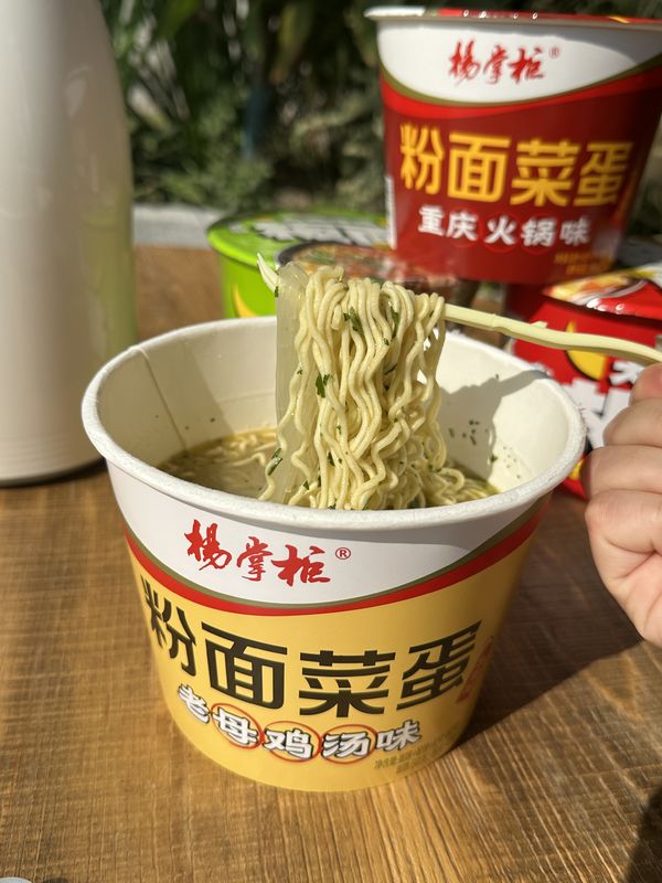 Boiling Water Cooking Method Stir-Fried Instant Ramen Noodle With Noodles 182g And Ingredients Noodles
