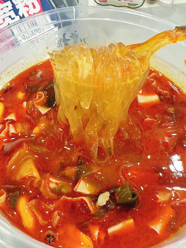 Chongqing Sour And Spicy Flavor Cup Noodles With Vermicelli Hot Level Spicy And Ingredients Vermicelli