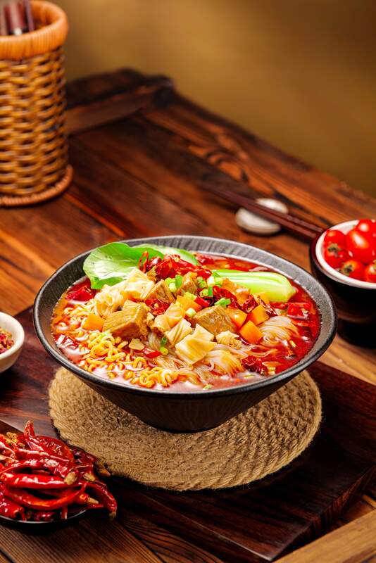 Spicy Cup Noodles Chongqing Mala Flavor Sauce Instant Noodles Ideal for Food Service Providers and Quick Meal Solutions